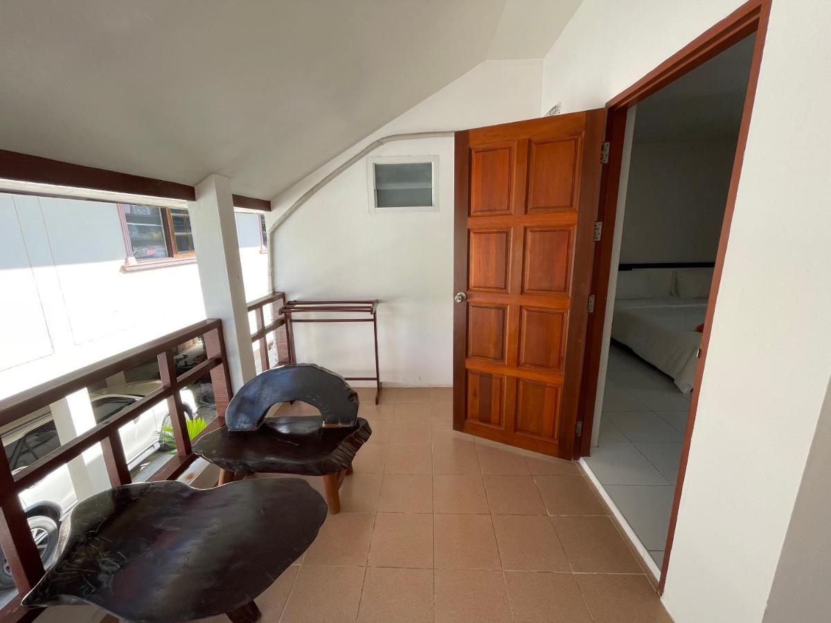 Hotel The 4 Blocks At Kata Noi Extérieur photo